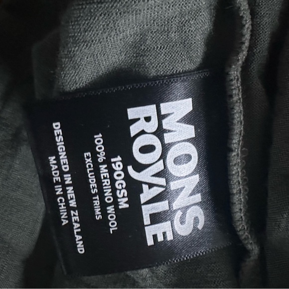 Mons Royale Yotei Powder Hood - Long Sleeve - Black - Large Marino wool Small - Picture 8 of 13